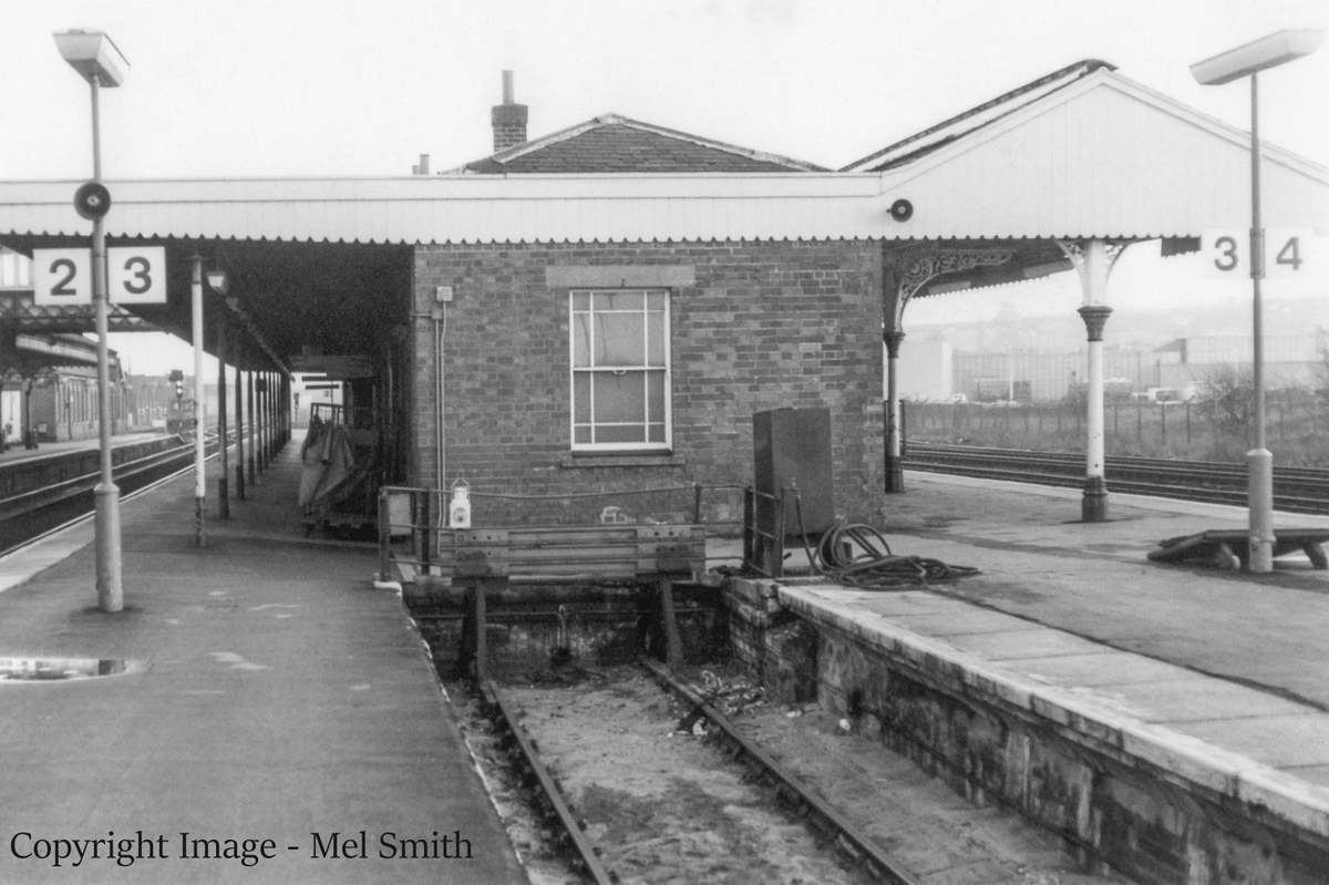 We are positioned on platform 2 / 3 adjacent to the bay, with the north face of the station buildings in view. Copyright Image - Mel Smith