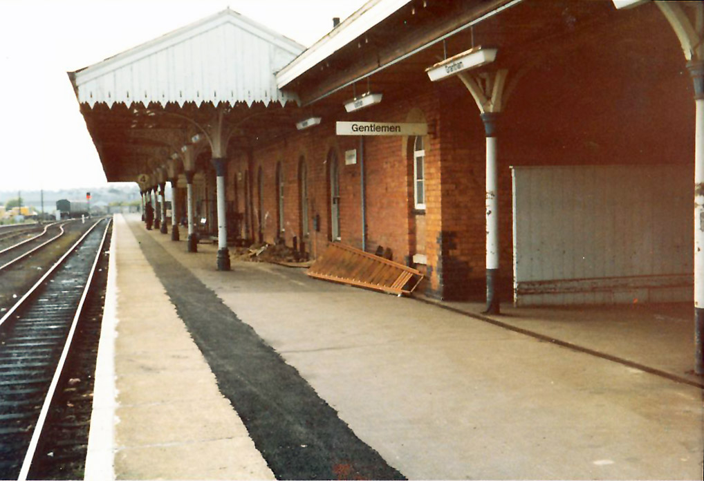A view north along the western platform. Photograph lent by Roy Vinter.