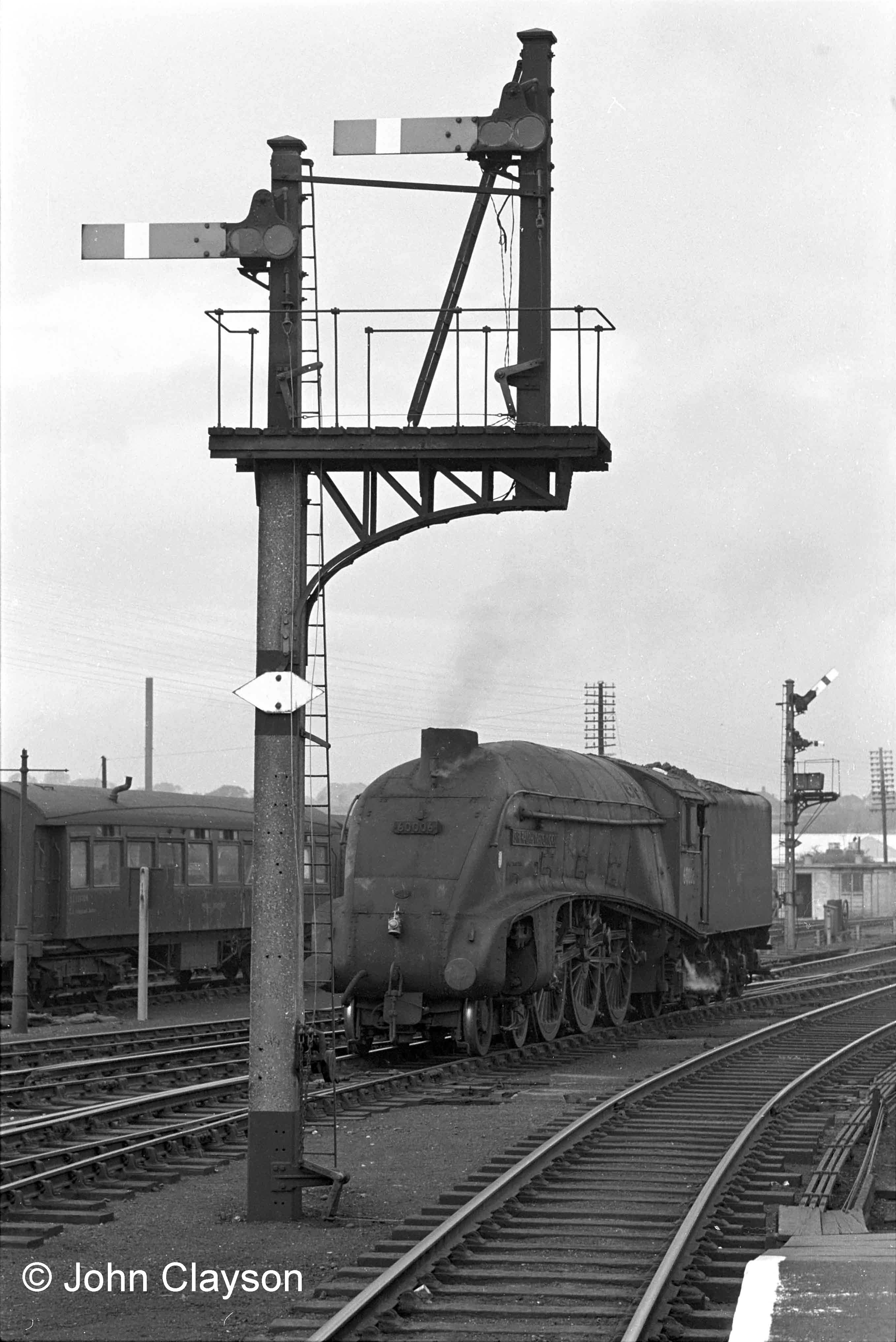 Signalled south along the Up & Down Goods line, No.60006 Sir Ralph Wedgwood approaches the Western platform starting signal on 10th October 1963. In charge is Grantham Driver Ernie Woolatt, Photograph by Cedric A. Clayson.