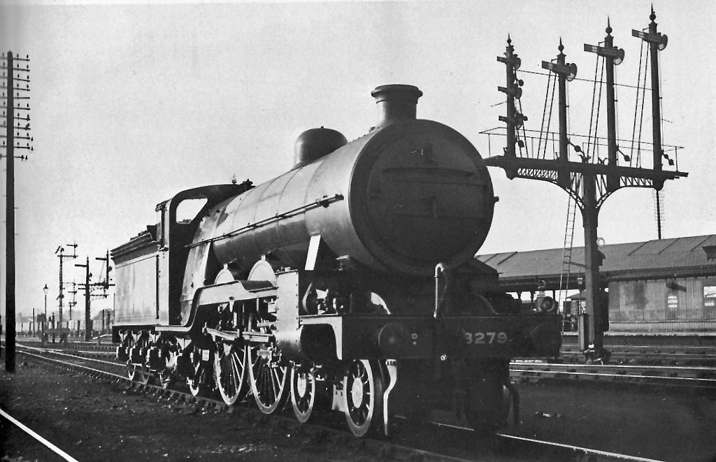 The elegant signal on the right is the Down Goods line signal before it was modernised with the route indicator system shown previously. The arms are all at ‘danger’ but the three full-size signal arms on independent posts would, if one was lowered, provide a ‘clear’ indication for the Goods (left), Nottingham (centre) or Down Main (right) line. The miniature arms would provide a ‘proceed with caution’ indication for the same routes, reading from top to bottom. So this signal combines the two principal systems of route indication used in Victorian railway semaphore signalling. Looking to the left background we can see that the tall Down Main line signal is lowered for a train taking the Nottingham line at the junction. To its right is the Western platform departure signal before conversion to upper quadrant arms. Photograph taken on 5th June 1933 by Frank G. Carrier.