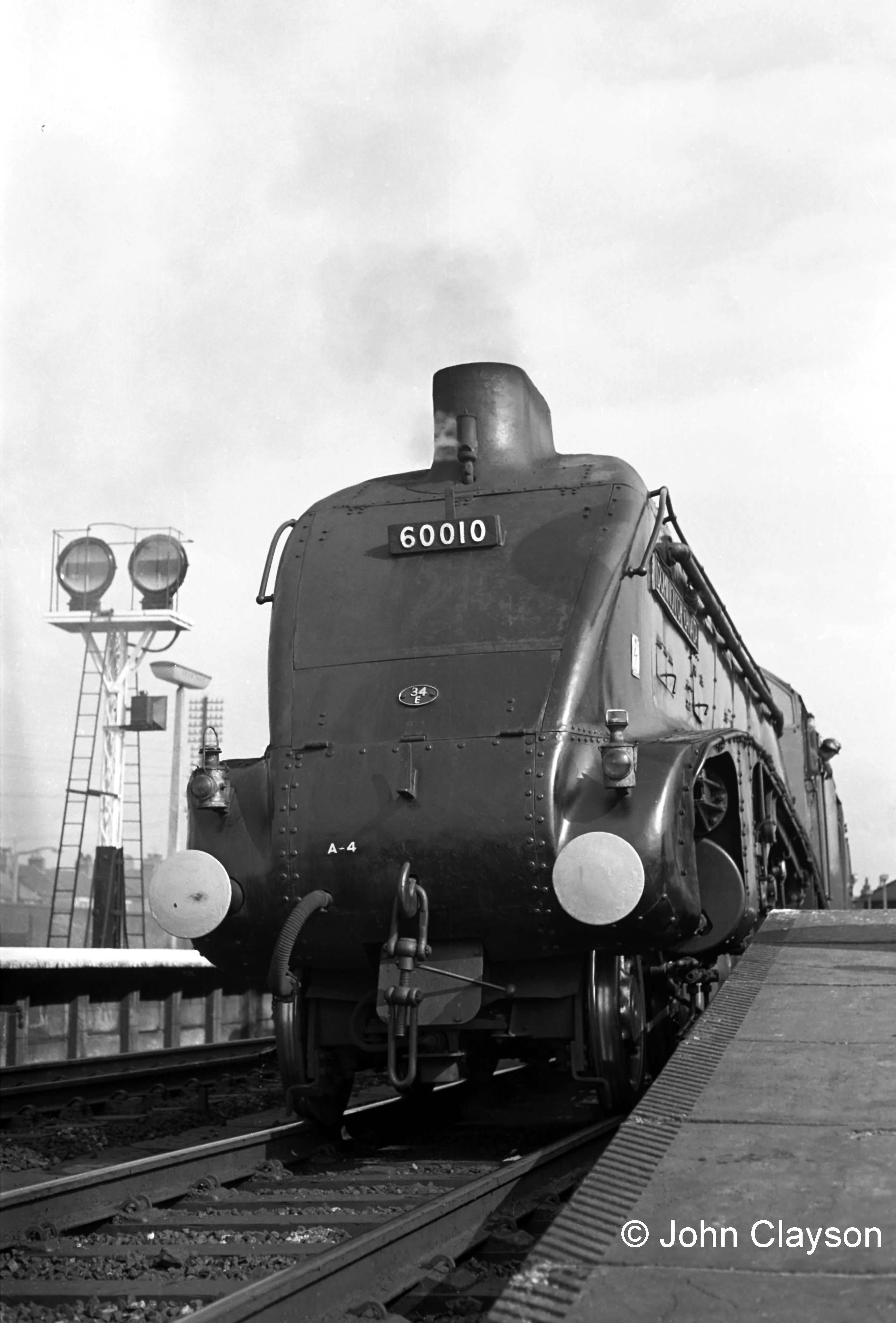 The Yard Box Up Main/Up Goods starting signal banner repeater is to the left of the locomotive. Its purpose was to give warning to drivers of the aspect of the colour light signal at the end of the platform before it came into view; because of the curve of the line it was obscured at this point by the platform buildings. In this photograph the banner repeater is indicating that the signal itself shows 'red'. Photograph taken on 27th June 1963 by Cedric A. Clayson.