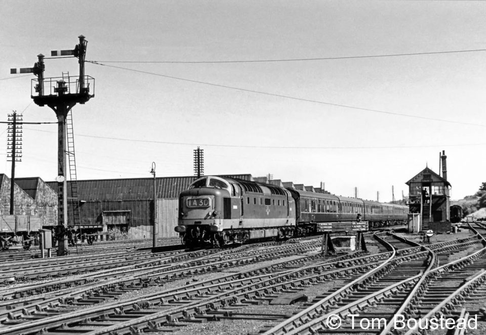 http://www.tracksthroughgrantham.uk/wp-content/uploads/2018/11/D9004-1A30-Grantham-South-20-07-1963-ms-adj-cpyrt.jpg